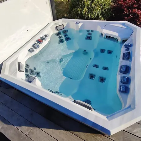 Chalet Le De Joyce Et Piscine