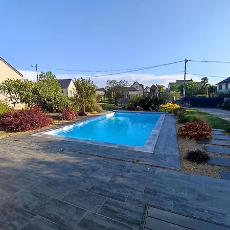 Le De Joyce Et Piscine Saint-Aubin-Des-Preaux