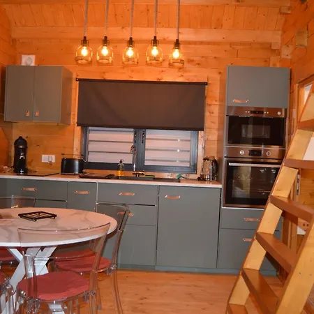 Le De Joyce Et Piscine Saint-Aubin-Des-Preaux