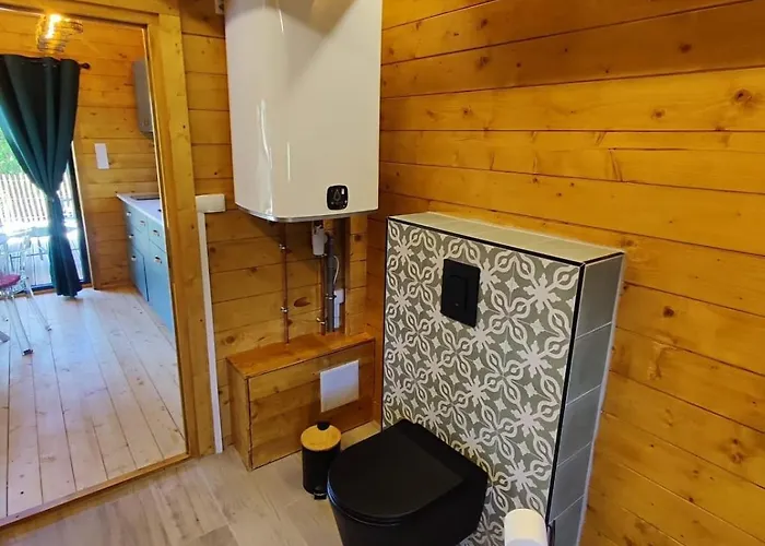 Le De Joyce Et Piscine Saint-Aubin-Des-Preaux