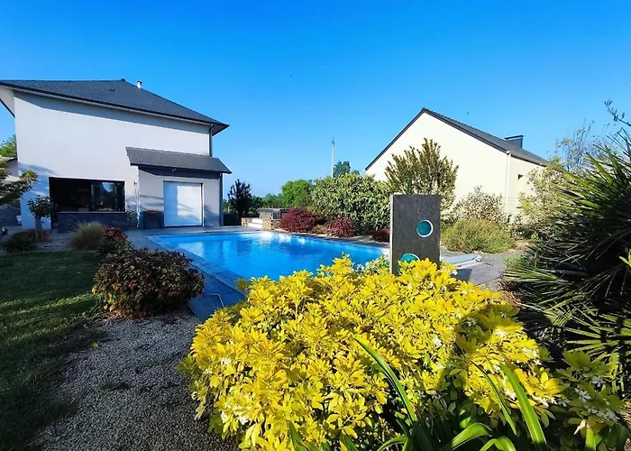 Le De Joyce Et Piscine * Saint-Aubin-Des-Preaux