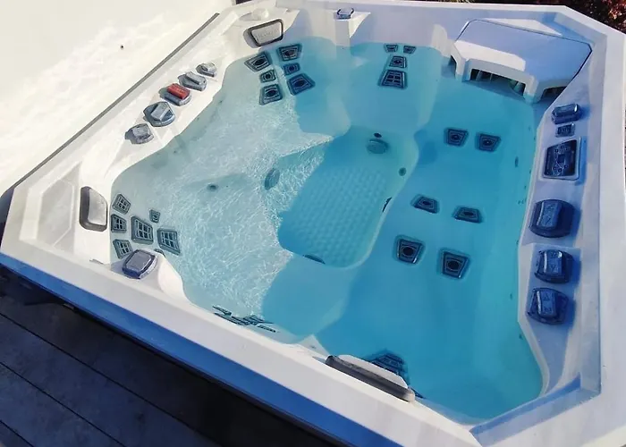 シャレー Le De Joyce Et Piscine