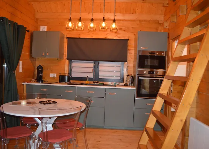 Le De Joyce Et Piscine Saint-Aubin-Des-Preaux